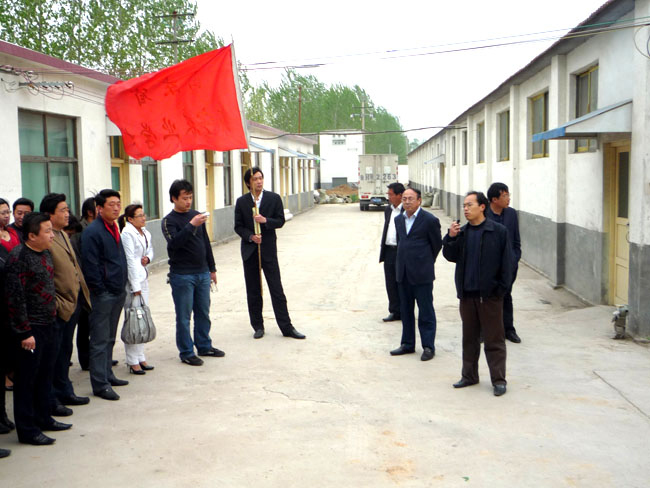 濟寧農(nóng)校彭校長帶領(lǐng)師生來公司參觀